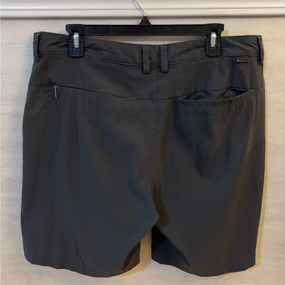 The North Face Men's Stretch Charcoal Flat Front Shorts - Picture 2 of 7